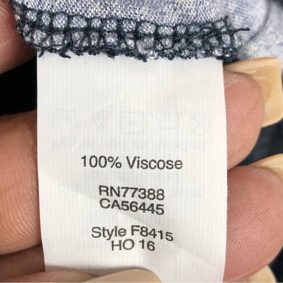 MADEWELL. Navy blue color block, V-neck long sleeve T-shirt. - Picture 4 of 8